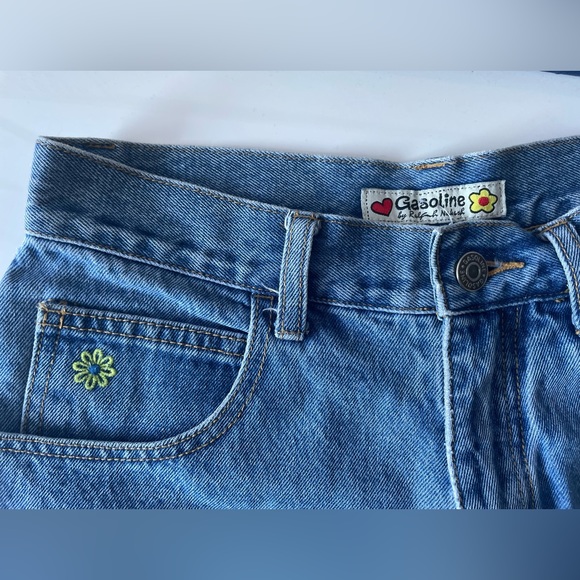 Vintage floral cutoff denim shorts - Picture 2 of 5